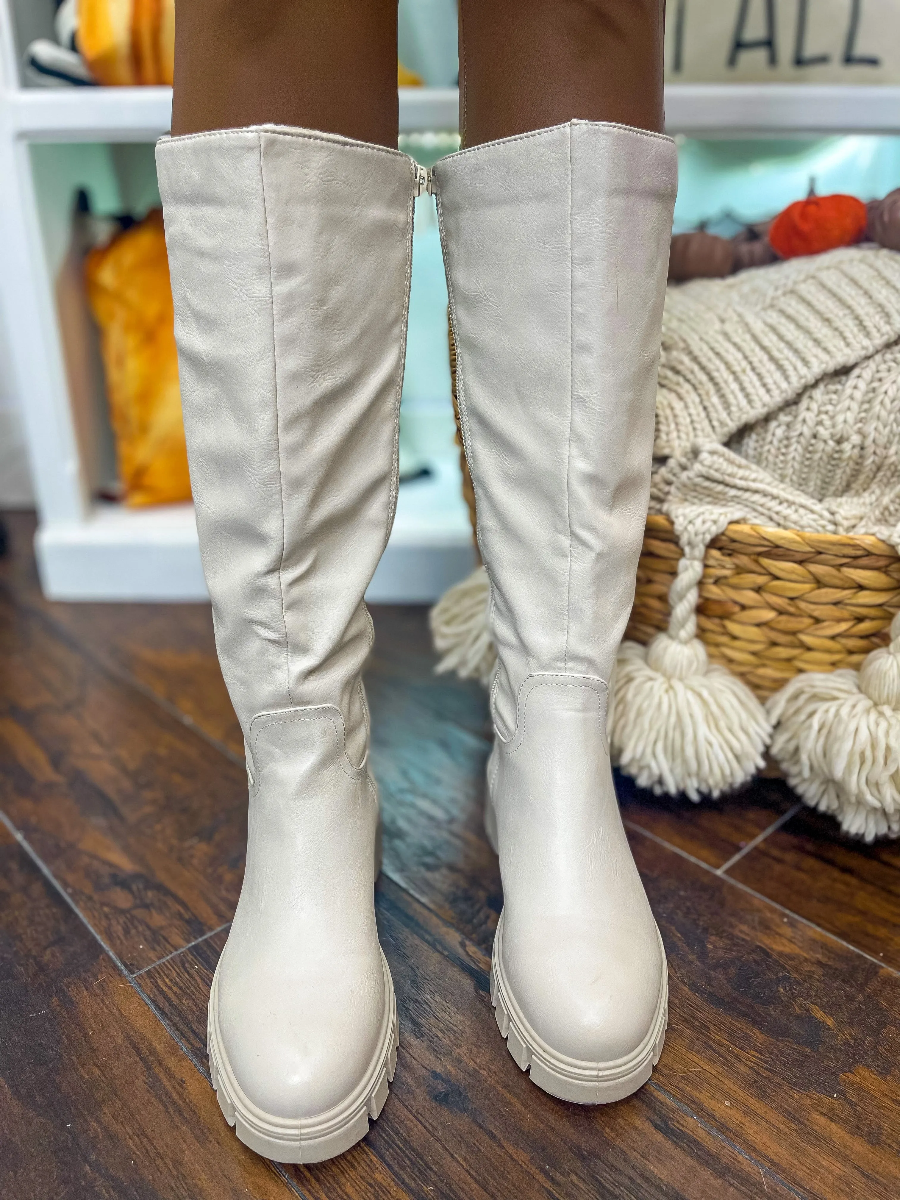 Downtown Aspen Chunky Heel Boots - Ivory