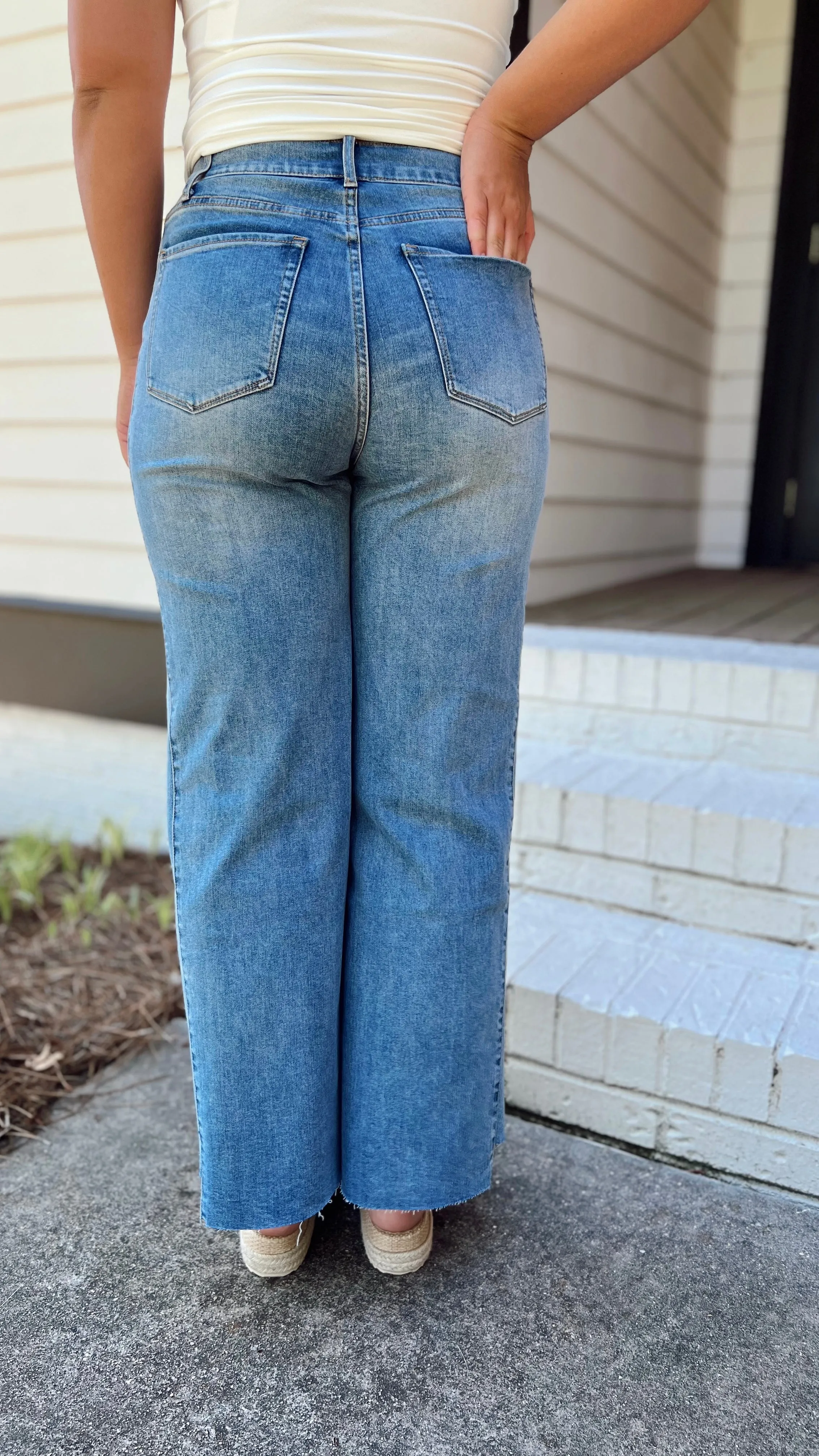 High-Quality Stylish Georgia Jeans for Everyday Comfort