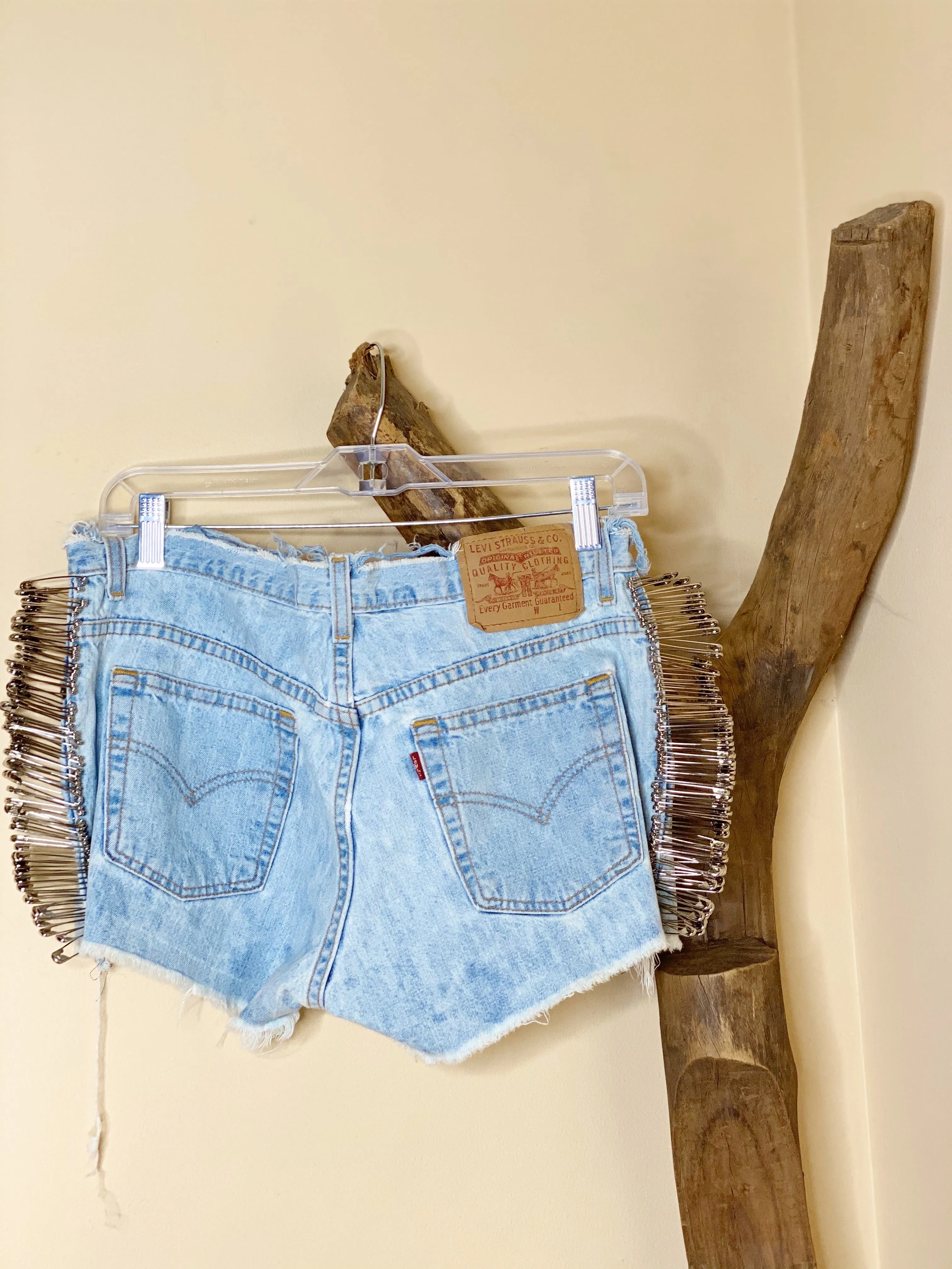 LEVIS Safety Pin Cutoff Shorts