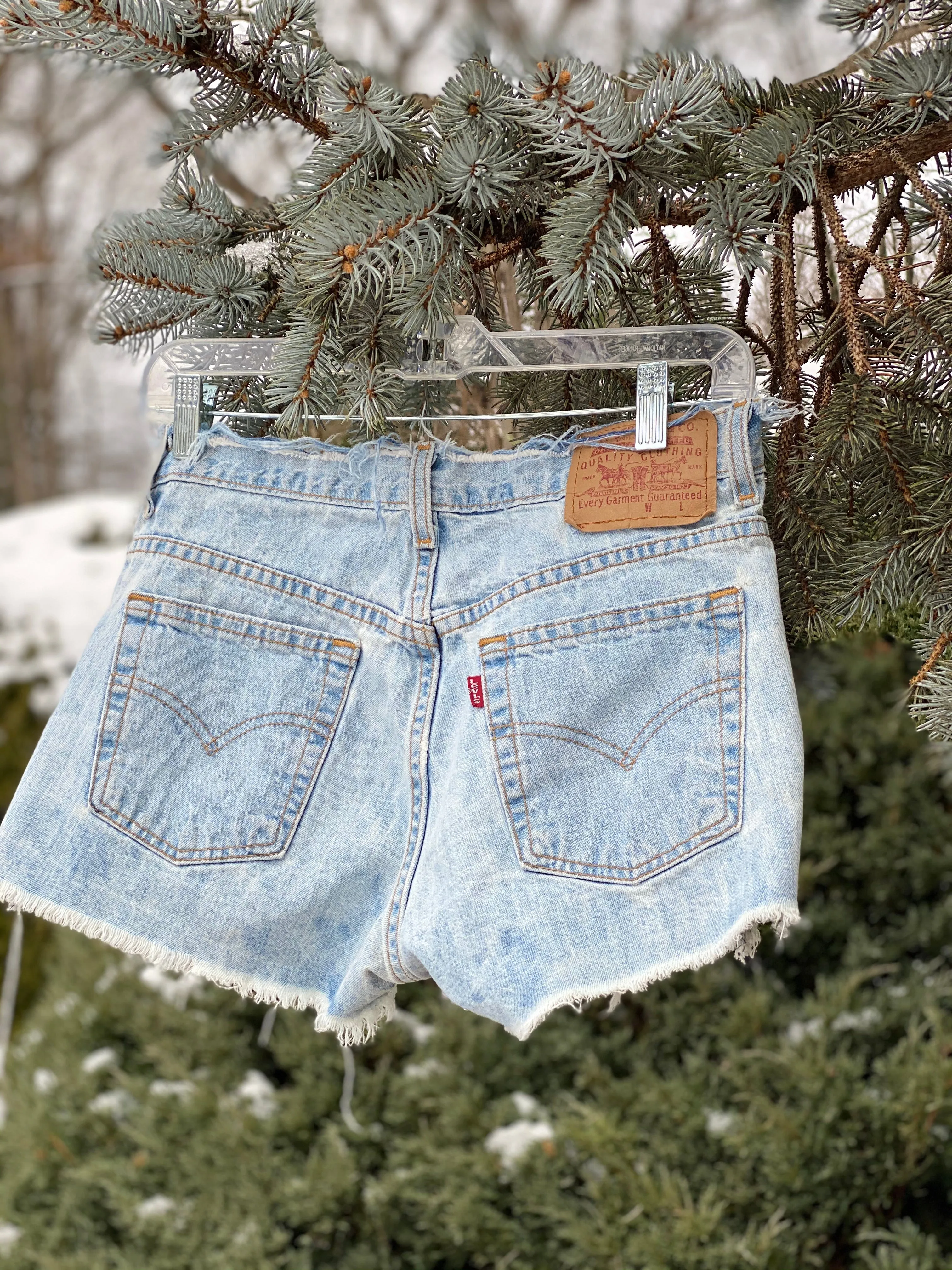 LEVIS Safety Pin Cutoff Shorts