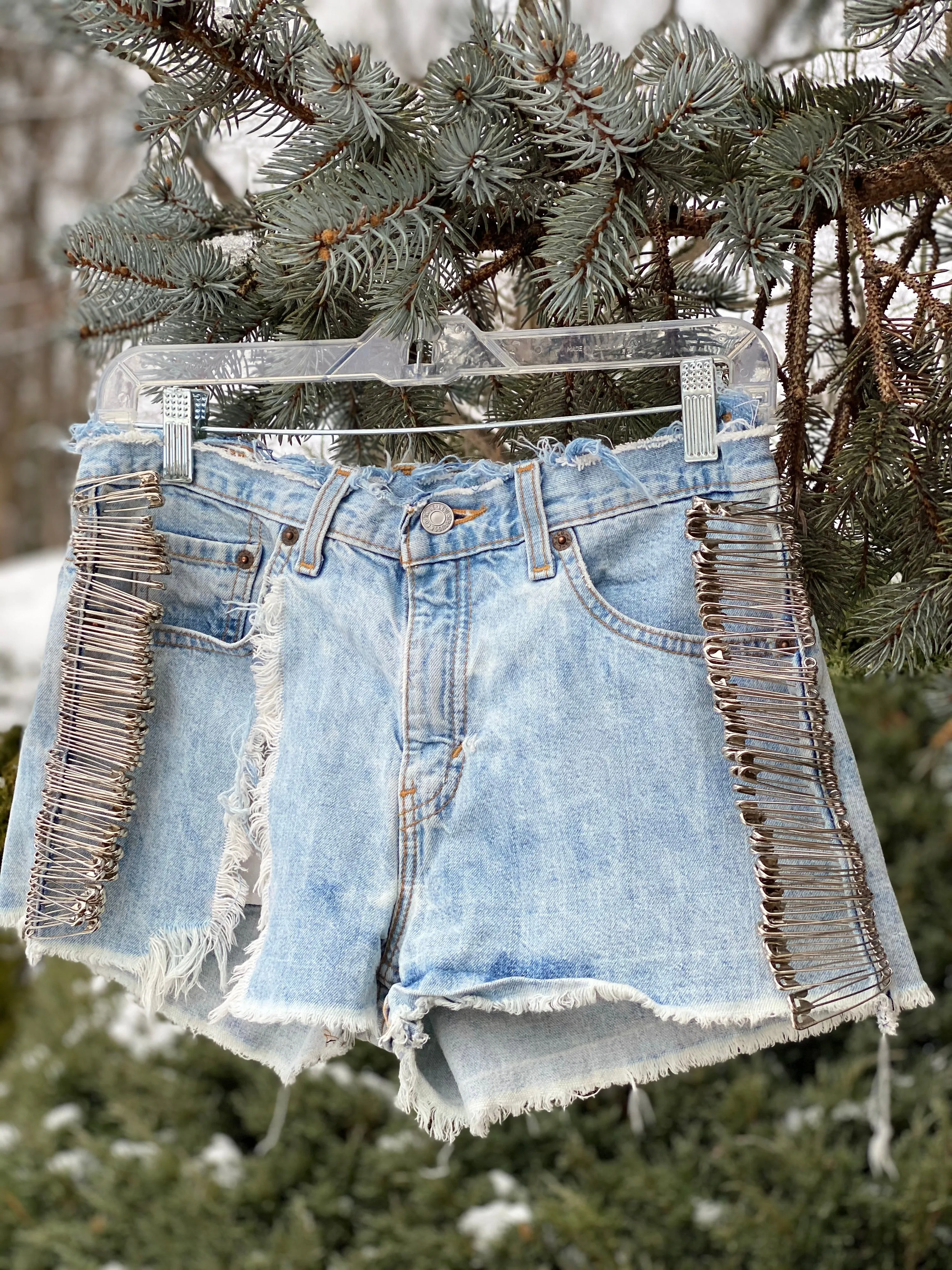 LEVIS Safety Pin Cutoff Shorts