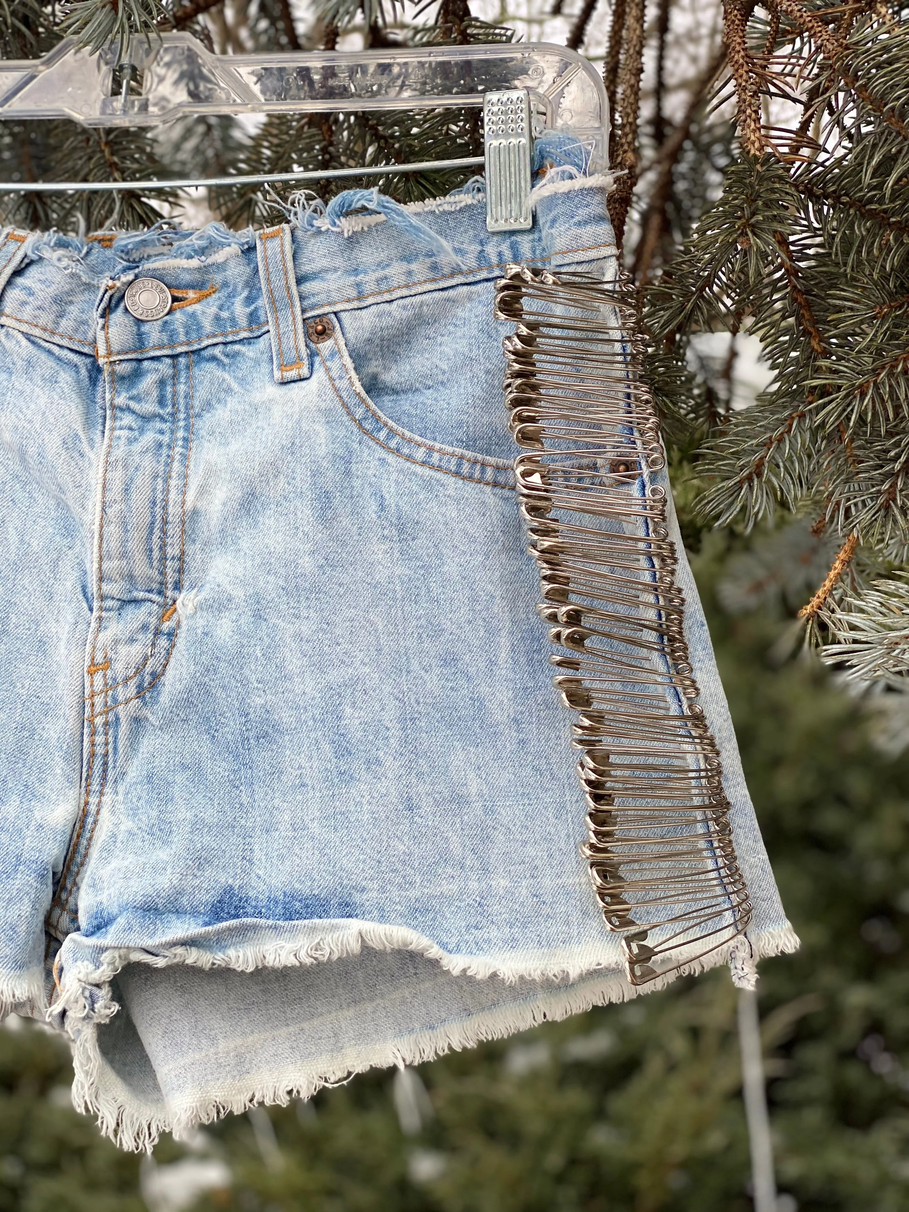 LEVIS Safety Pin Cutoff Shorts