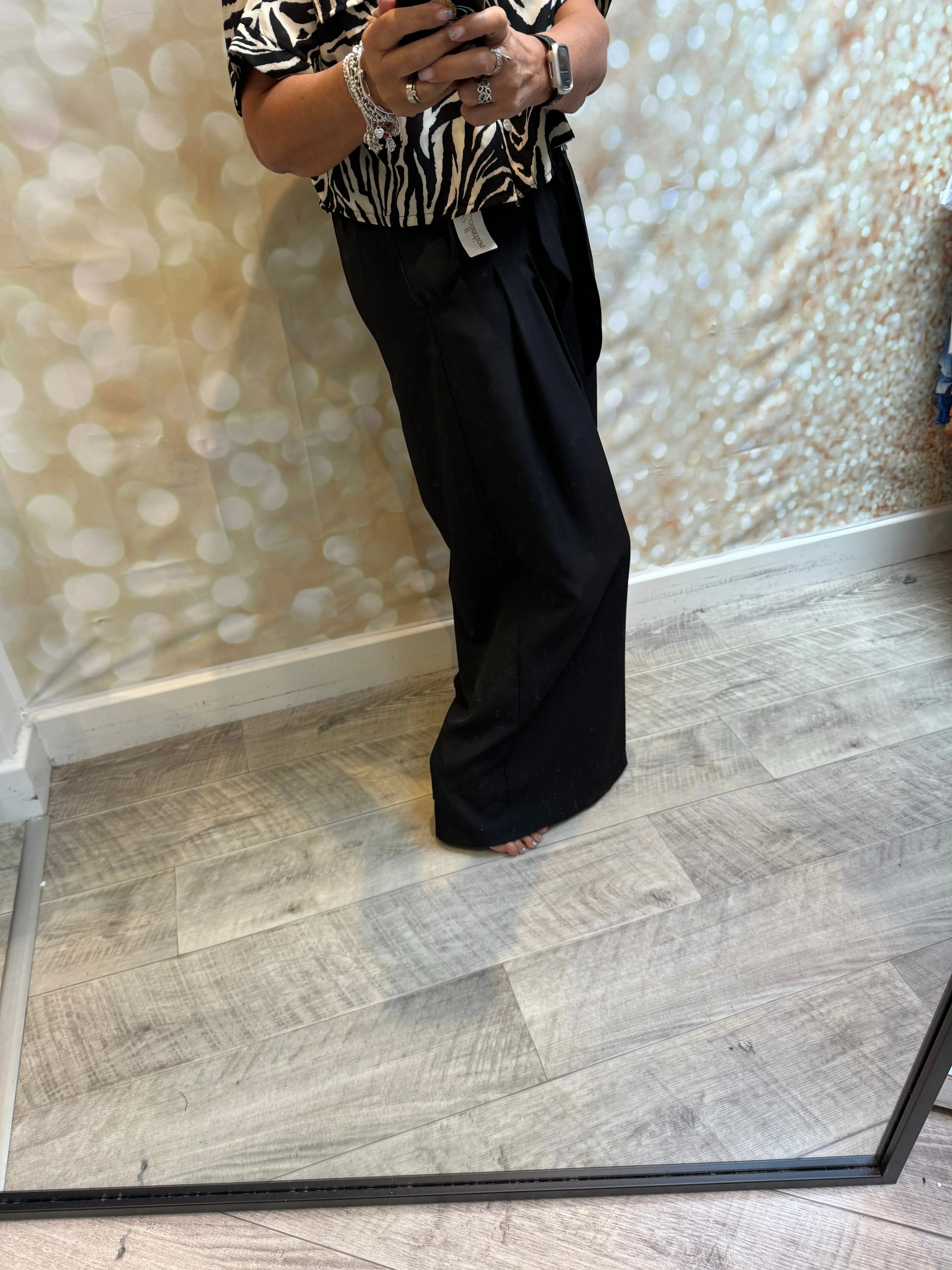 Wide leg Pleated trousers