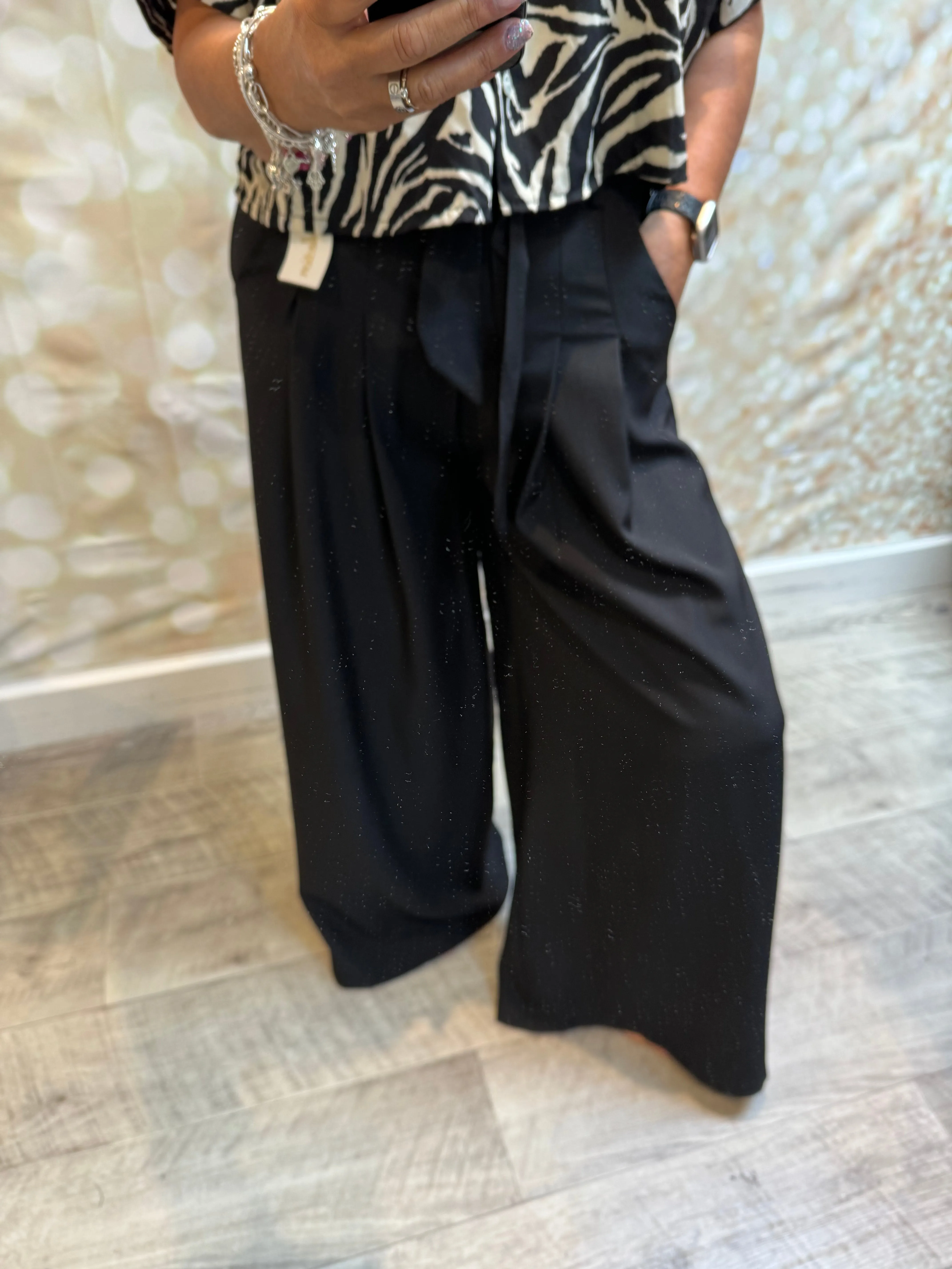 Wide leg Pleated trousers